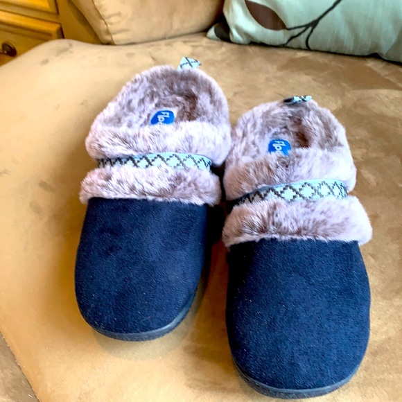 Floopi cozy slippers blue and gray, size medium, 7-8 - Picture 1 of 3